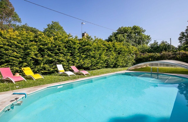 Wonderful private villa for 10 guests with private pool, WIFI, TV, terrace and pets allowed