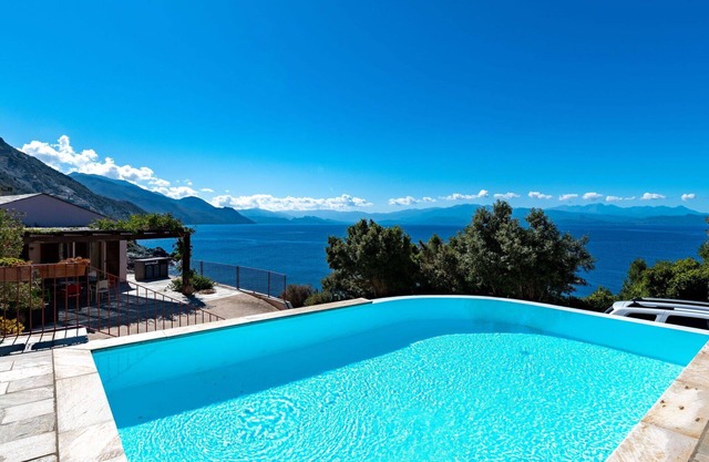 Wonderful private villa for 6 guests with WIFI, private pool, A/C, TV, patio and pets allowed