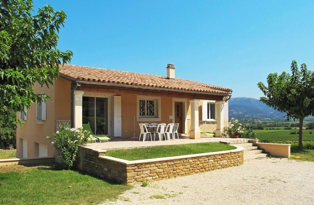 Wonderful private villa for 6 guests with WIFI, TV, terrace and pets allowed