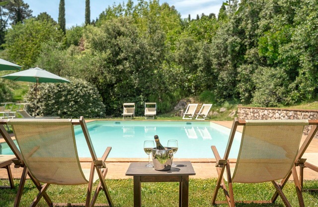 Wonderful private villa with A/C, WIFI, private pool, TV, terrace and panoramic view, close to L.