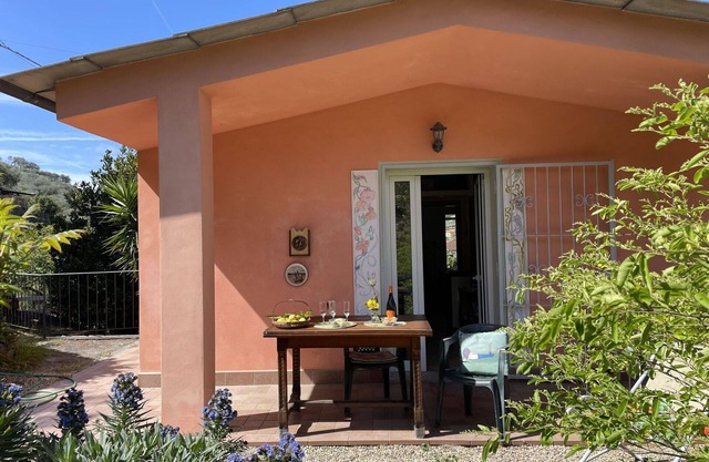 Wonderful private villa for 4 guests with A/C, WIFI, TV, patio and pets allowed