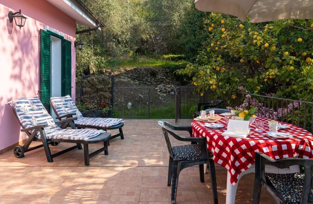 Wonderful private villa for 4 people with TV, terrace, pets allowed and parking