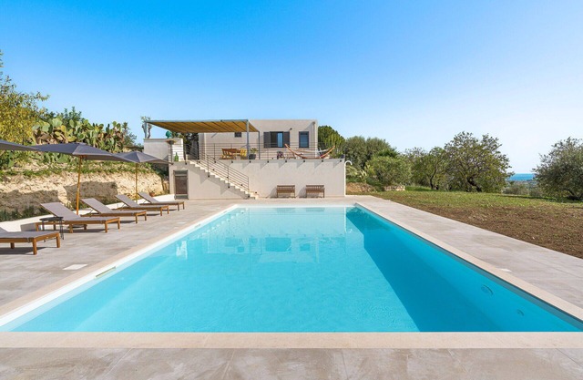 Wonderful private villa for 6 guests with private pool, WIFI, A/C, terrace and panoramic view