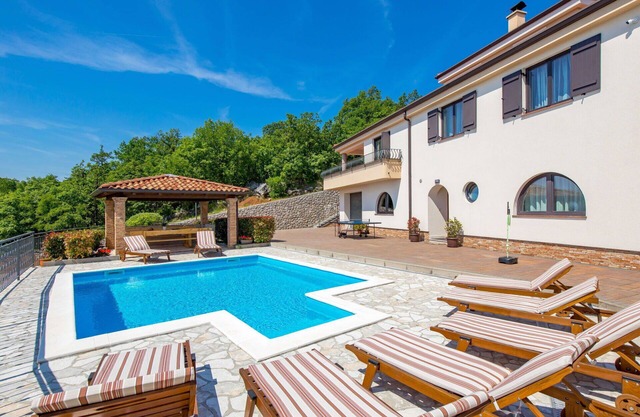 Wonderful private villa for 12 guests with WIFI, A/C, private pool, TV, patio and parking