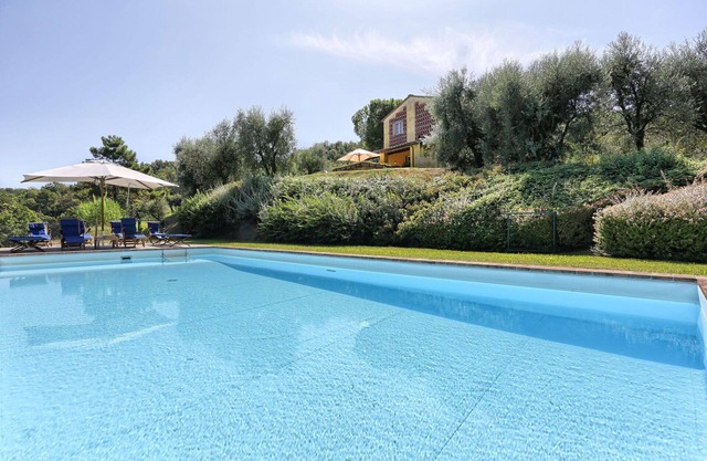 Wonderful private villa with WIFI, A/C, private pool, TV and panoramic view, close to Lucca