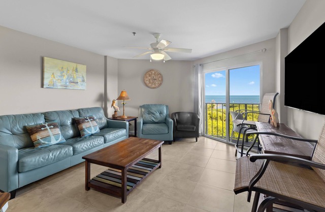 Wonderful Stay! 4 Spacious Suites, Outdoor Pool, Full Kitchen, Private Beach!