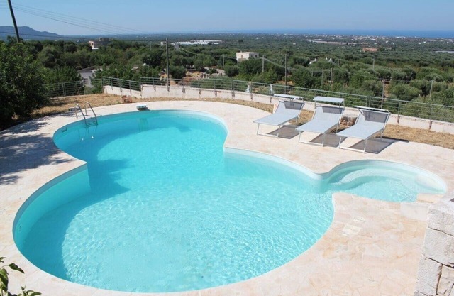 Wonderful Trullo with very large pool and amazing Sea View - excellent WiFi
