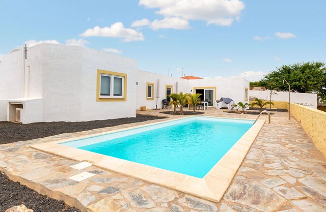 Wonderful villa for 6 people with private pool, WIFI, TV and terrace