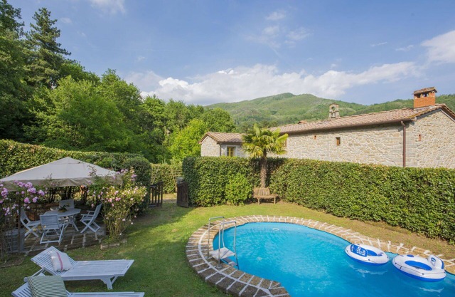 Wonderful villa for 8 guests with WIFI, private pool, TV, balcony, pets allowed and panoramic v.