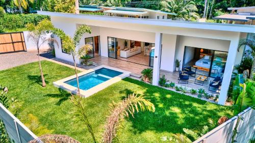 Wonderful Villa with a Pool near the Beach