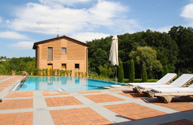 Wonderful villa with WIFI, private pool, TV, patio, pets allowed and panoramic view, close to L.