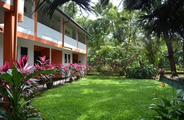 Wood Side Tour Inn