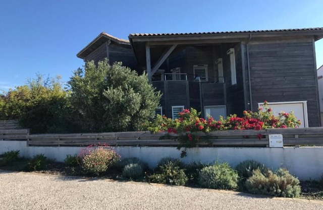WOODEN HOUSE WITH SEA VIEW, HEATED POOL AND JACUZI