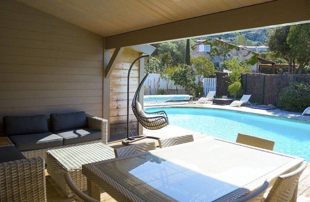 Wooden house with swimming pool located Route de Palombaggia 500 meters from the sea