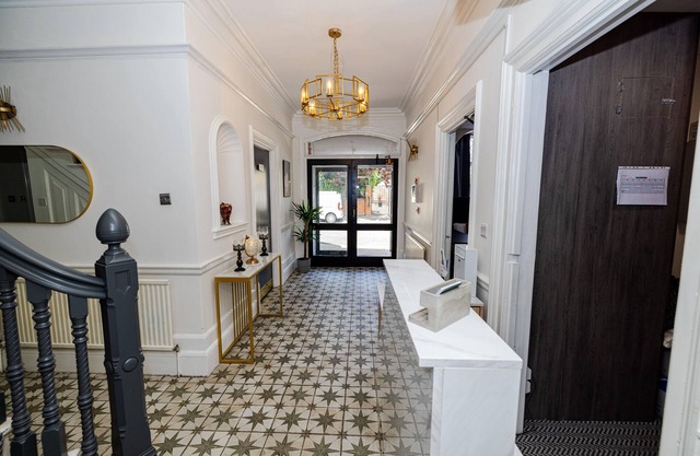 Woodford Hotel