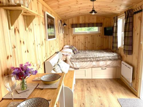 Woodhead Shepherds Hut - Sleeps 2 - Mailer Farm