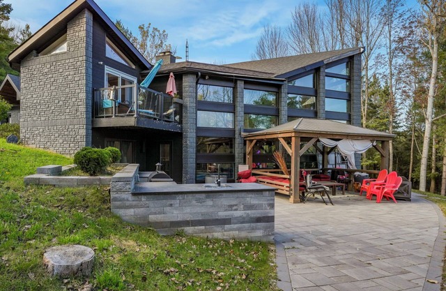 Woodland Pavilion | Heated Pool| Indoor Sports Dome| Pond| 14 acres Woods!