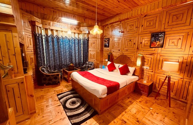 Woods Villa- A Luxury Mountains View Cottages