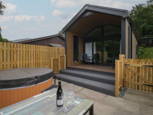 Woof Luxury Family Pod