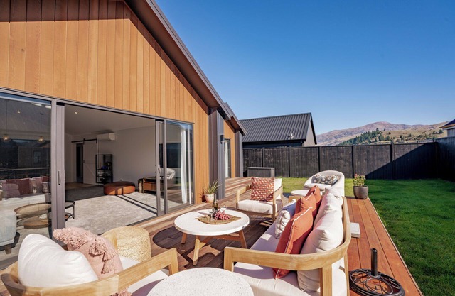 Wooing Retreat - Cromwell Holiday Home