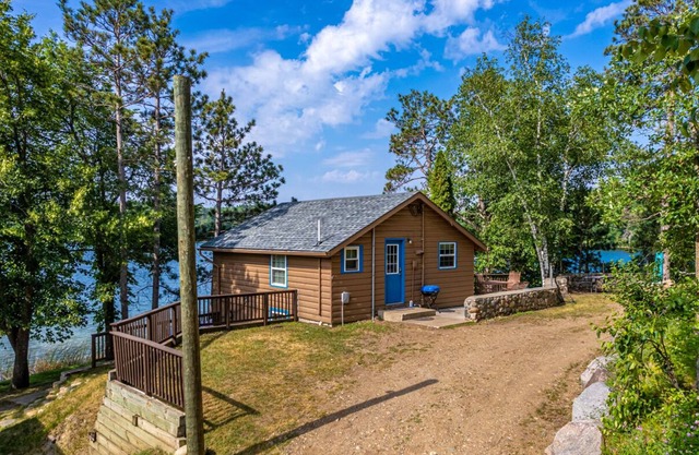 WRC 6 Lake front, sandy beach, great fishing, water skiing, tubing and more!