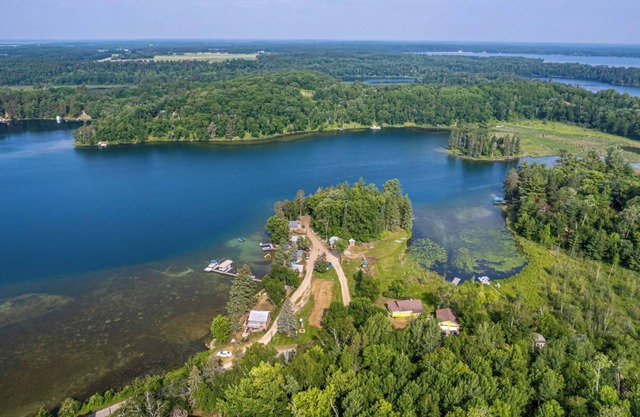 WRC Lake Side House. Swim, boat, fish, kayak explore!