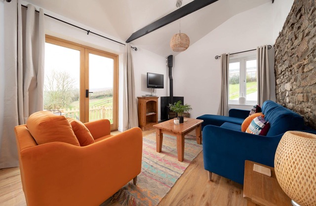 Wren Cottage - Sleeps 4 with a pool & games room