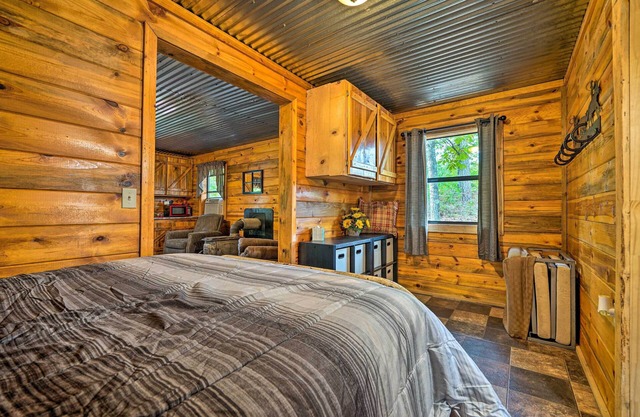 Wright City Cabin w/Fire Pit + Forest Views!