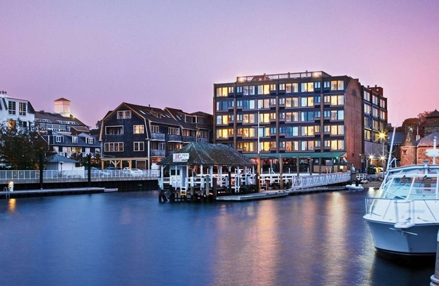 Wyndham Inn on the Harbor 1-Bedroom Suite – Coastal Charm in Newport, RI