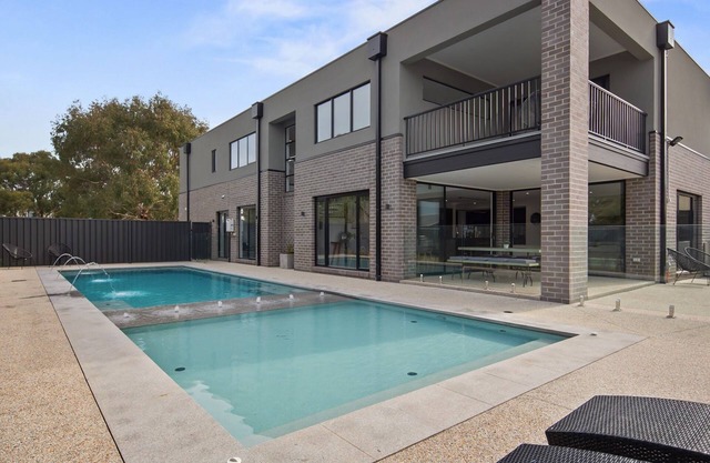 Xenia of Cowes - Stunning property with a pool