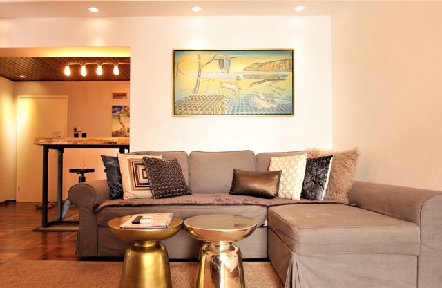 Xintiandi Dali-theme Gallery Suite, slps 6