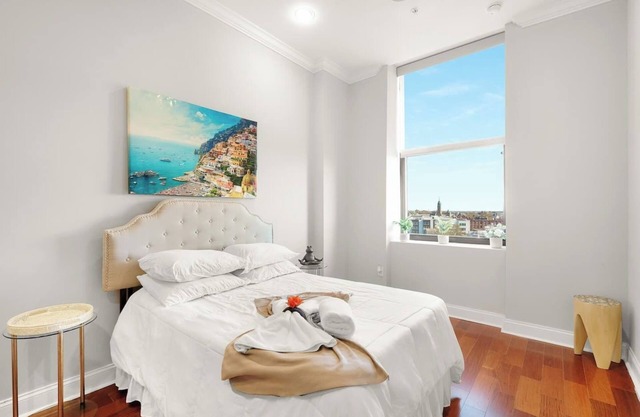 XL Studio - Studio w/Pool & Scenic Rooftop