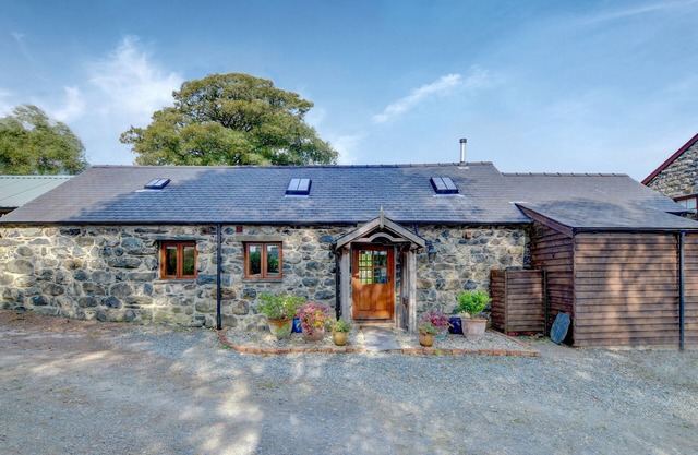 Y Bwthyn - Two Bedroom House, Sleeps 4