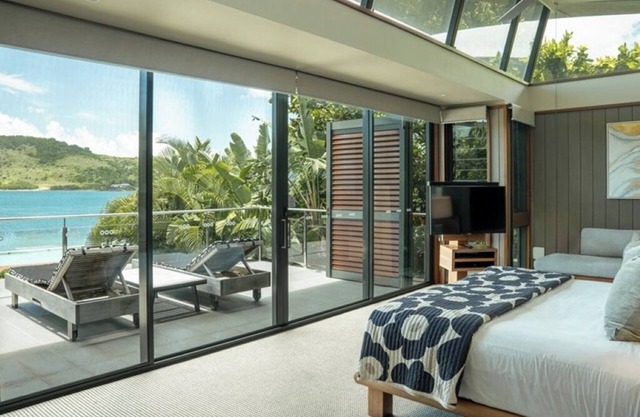 Yacht Club Villa 4