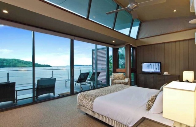 Yacht Club Villa 12
