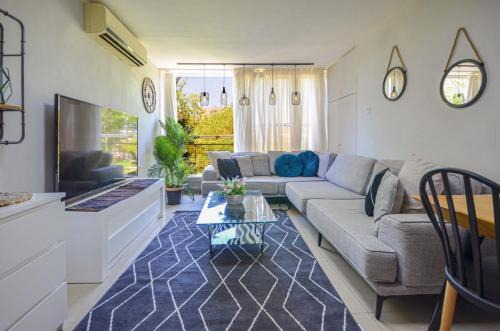Yalarent Heart of Eilat Perfect for Families & Fun
