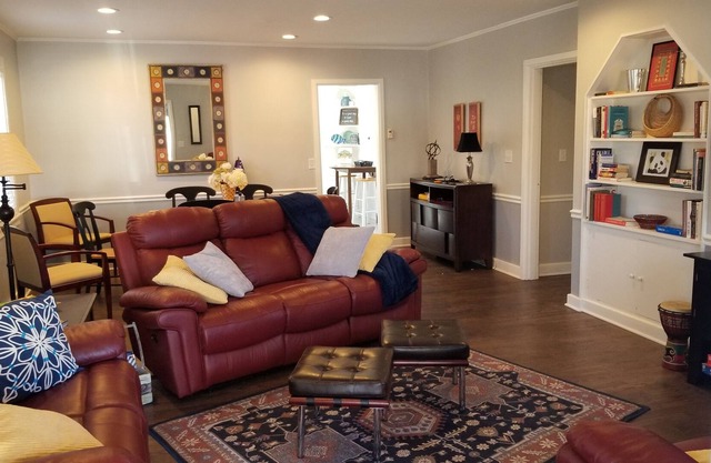 Yellow Door Cottage, walk to town square or MTSU!