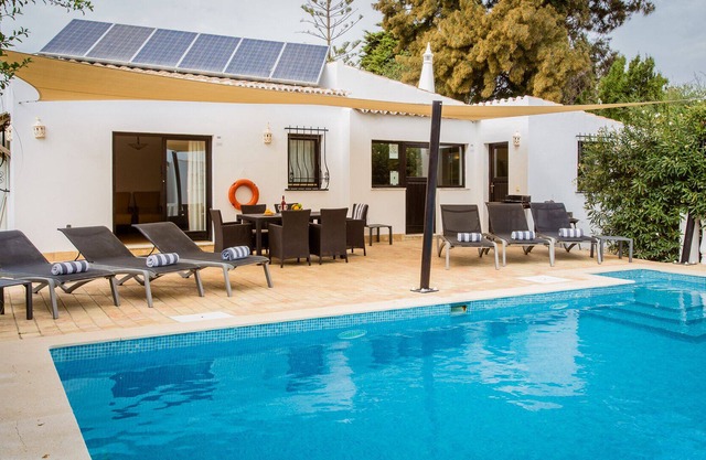 Yellow Flower: Charming Villa With Pool