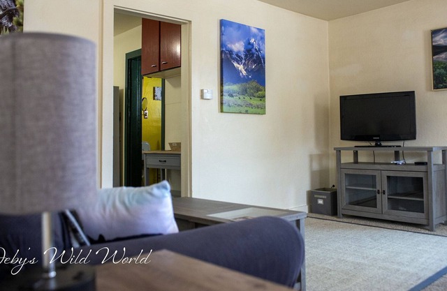 Yellowstone's Wolf Den - a private vacation home