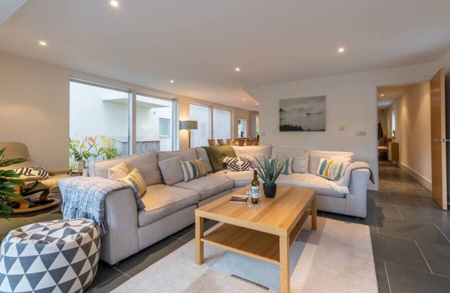 Yew Tree Lodge - CW85 - HOT TUB - Lakeside Spa Property