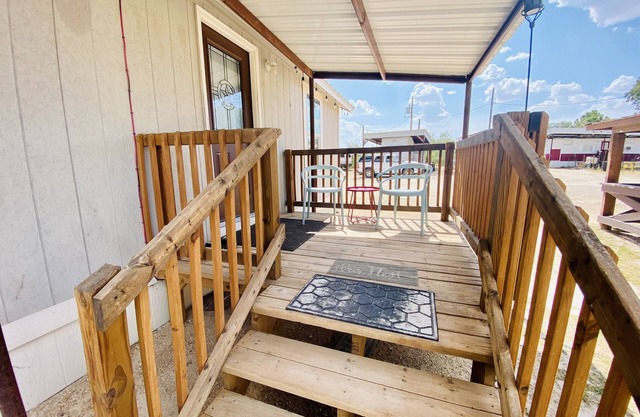 You’ll LOVE Our Fully Furnished L’il Farmhouse Cabin Rental in Garden City, TX