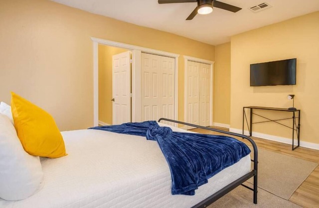 Your Downtown Sanctuary: A Stylish 3 Bedroom Home