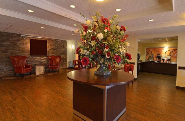 Your Escape Awaits! Affordable Stay with Pool, Close to The Alamo!