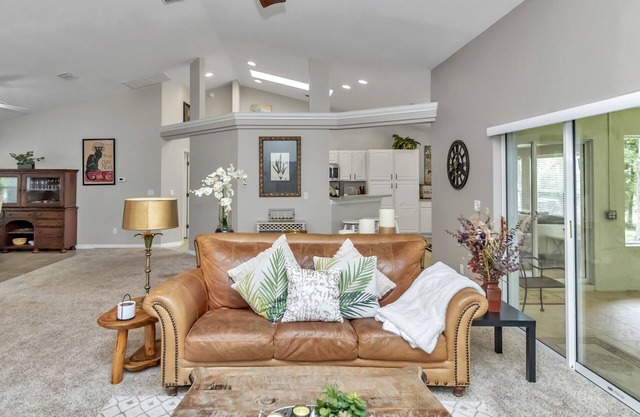 Your home away from home! Pet friendly & 5 minutes from WEC.