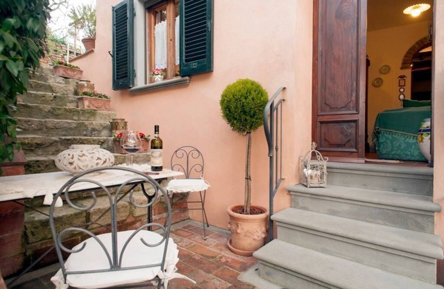 Your home in the center of Tuscany with Hot tub, Air Conditioning and Deck