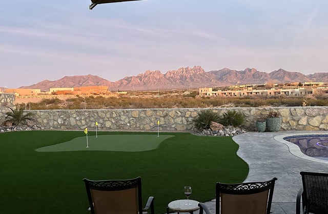 Your own personal resort, personal pool, spa, putting green and stunning view.