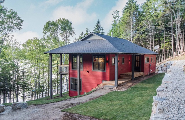 Your own private lake house, complete with your own beach & toys