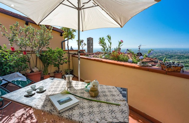 Your scenic home in a magical Tuscan village