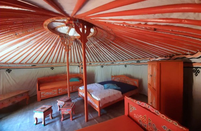 Yourtes Corse Le pré aux biches