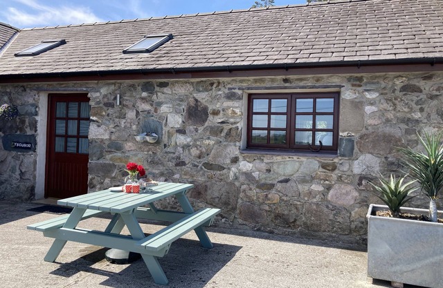 Ysgubor - Two Bedroom House, Sleeps 4